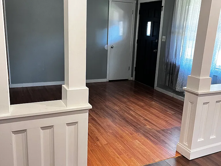 Living room into bonus Living Room or Dining room