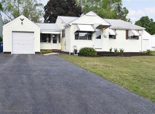 70 Union Ave, Warwick, RI 02889