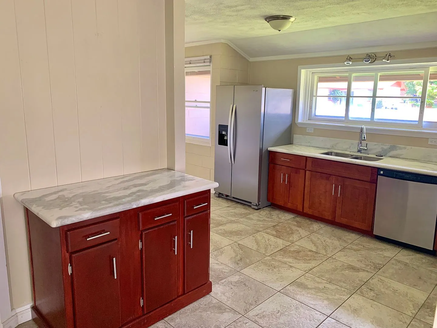 Charming 3 Bedroom / 2 Bath House in Kahului! — Photo 4
