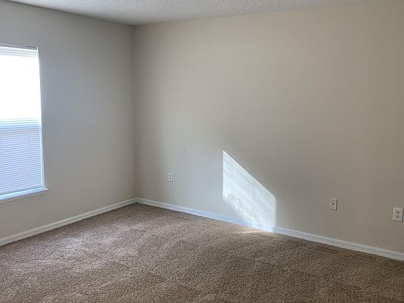 4th image of 4690 Salamander St