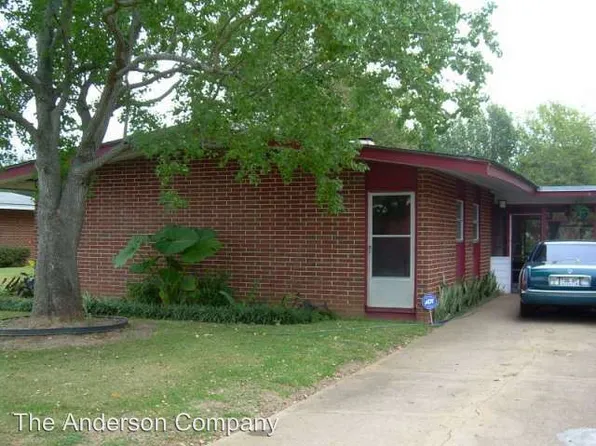 1904 S Riverview Cir, Albany, GA 31705