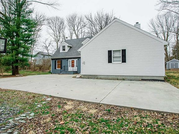 2nd image of 2166 Robinhood Ln