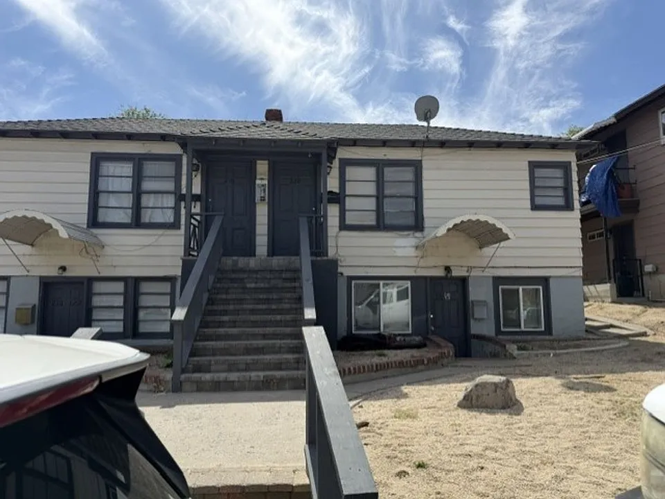 220 W 11th St