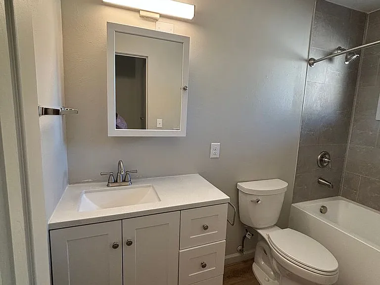 1404 Toole Ave — Photo 5