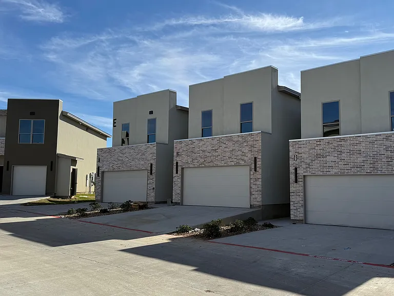 The Grove at Del Mar — Photo 2