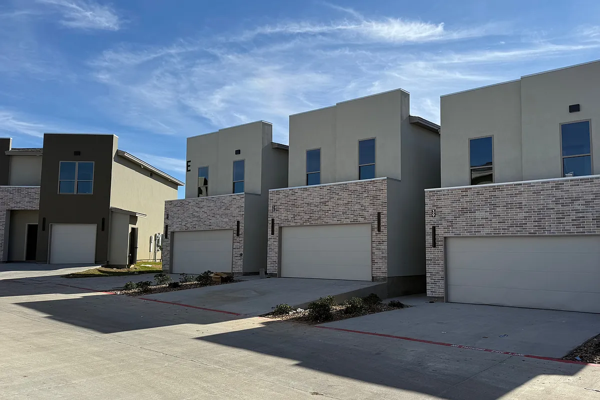 Building Photo - The Grove at Del Mar