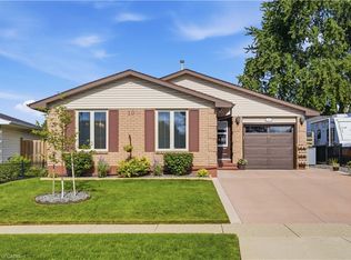 10 Macatee Pl, Cambridge, ON N1R 6Z8
