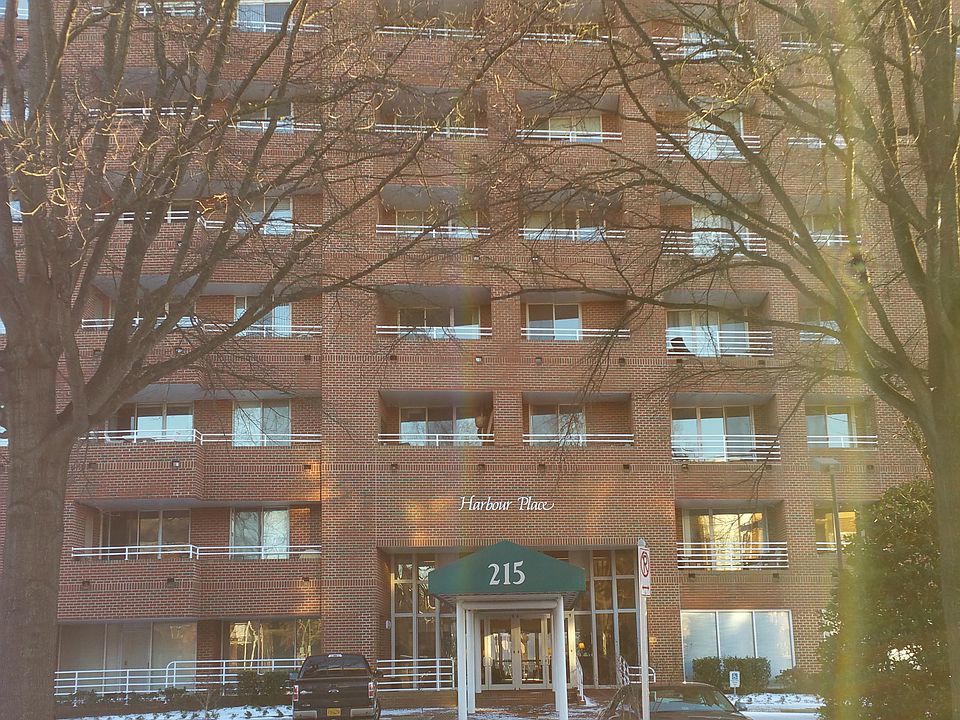 Harbour Place Condos