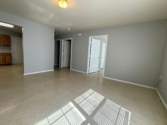 5th image of 1801 SW C Ave APT A