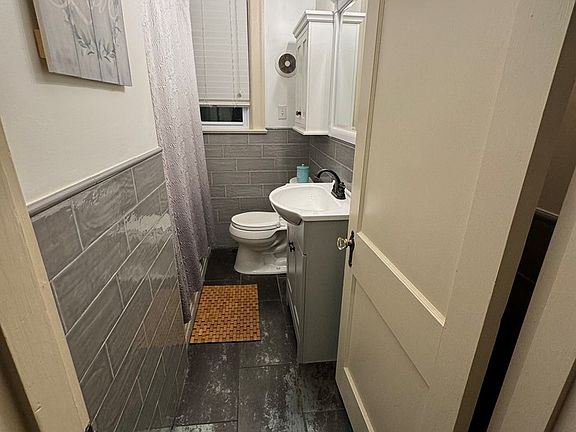 3rd image of 304 Robertson Ave