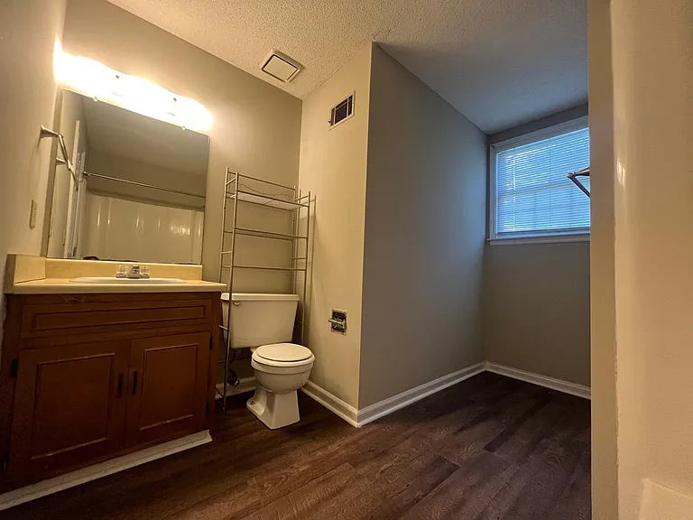 200 Merrywood Dr — Photo 8