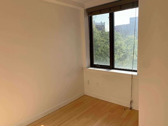 3rd image of 43 Avenue C #C-4
