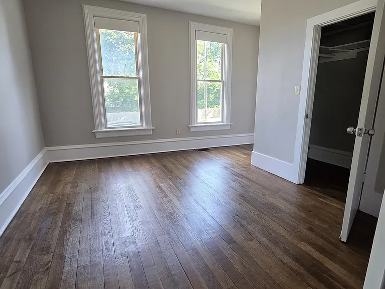 639 W Meinecke Ave #L — Photo 3