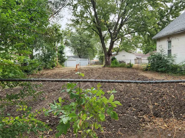 631 Wallgate Ave, Waterloo, IA 50701