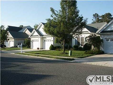 2nd image of 81 Oakmont Ln