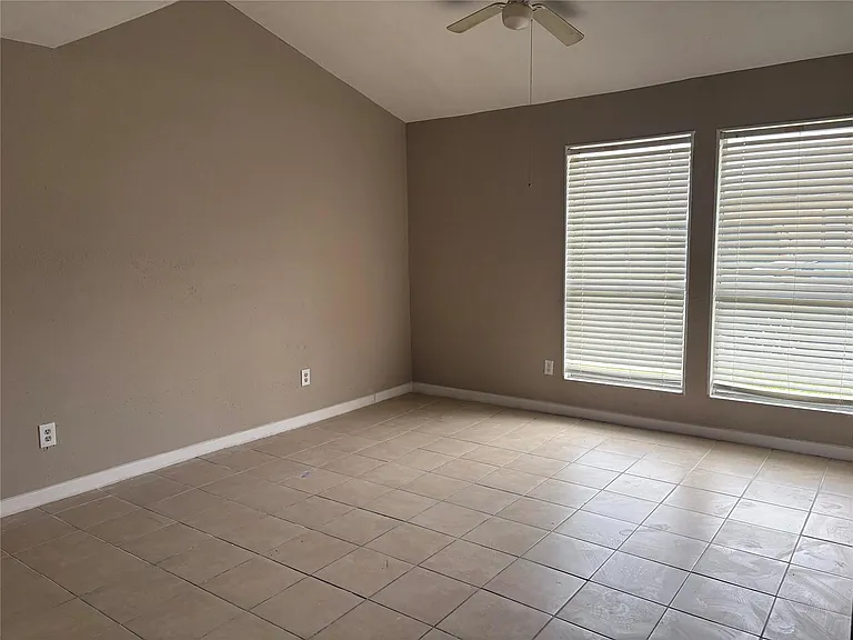 1014 Graham Dr #I3 — Photo 5