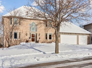 491 Owasso Hills Dr, Roseville, MN 55113