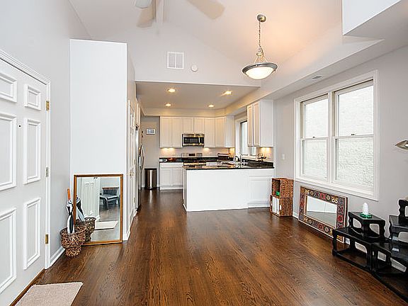 4th image of 1244 W Ohio St #3E