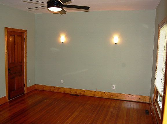 2nd image of 142 W Ottawa St