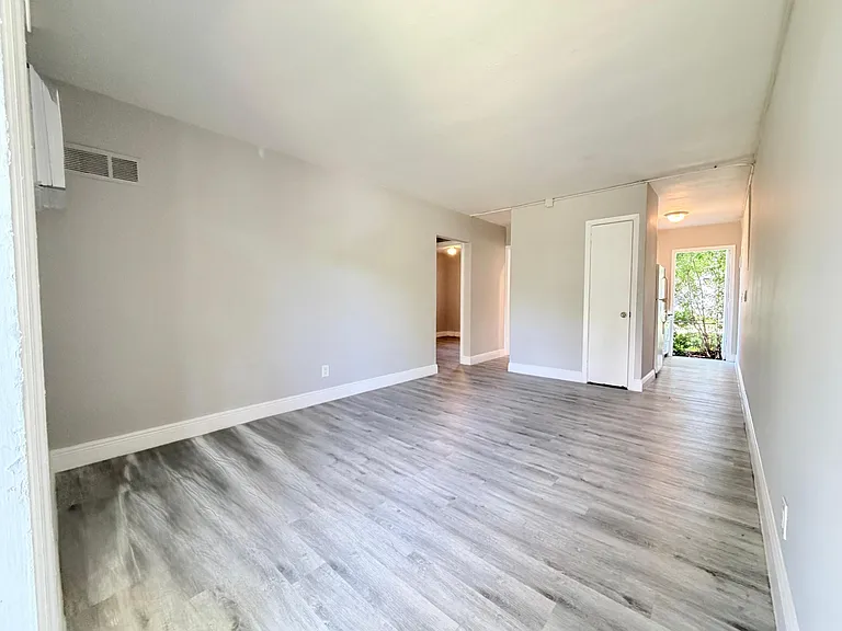 809 2nd St #2 — Photo 14