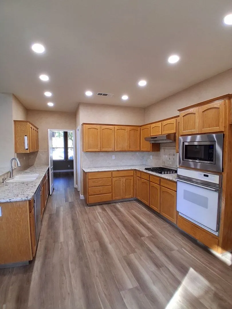 Radiant 4-bedroom, 3-bath home in Fresno, CA! — Photo 4