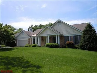 320 Fox Briar Ln photo 1