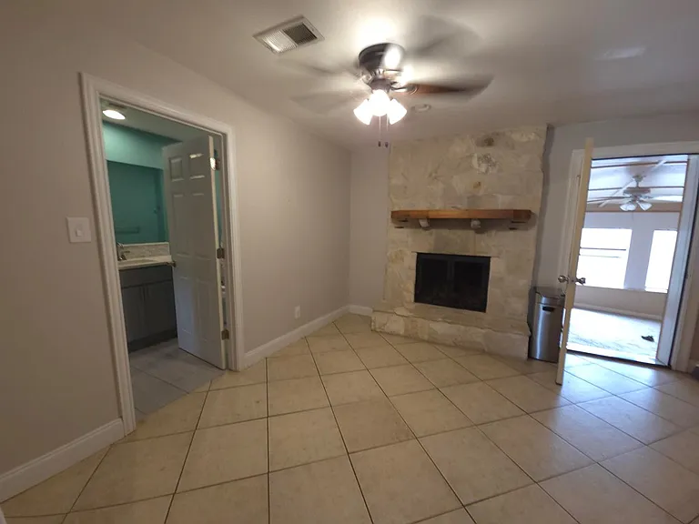 926 Pecan St — Photo 17