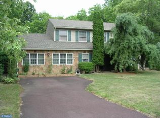 105 Crystal Dr, Schwenksville, PA 19473