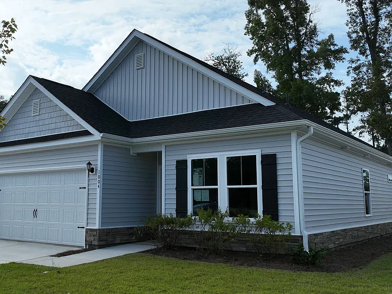 1064 Moen Loop — Photo 1