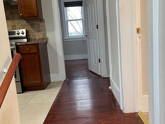 4th image of 1307 Davis Ave #1/2