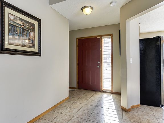 5th image of 471 Doncaster Way