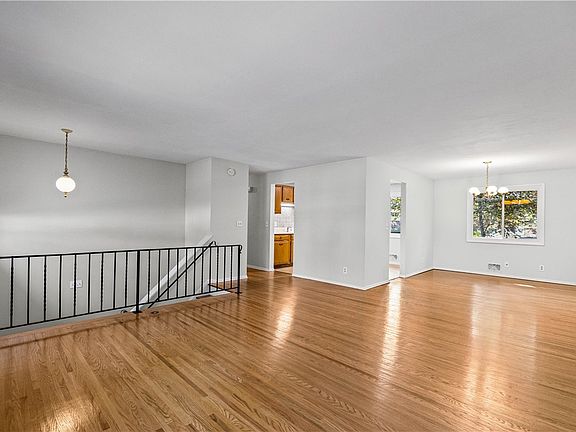 4th image of 55 Marble Dr