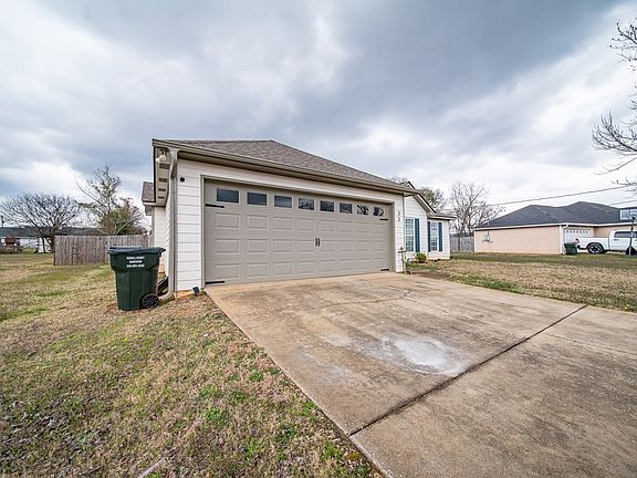 2nd image of 33 Honeysuckle Way