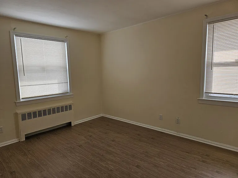 102 Birchwood Park Dr — Photo 11