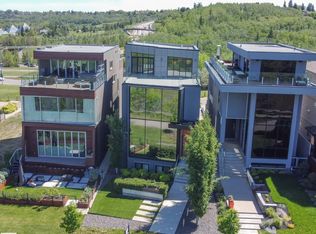 9509 99b St NW, Edmonton, AB T6E 3X1