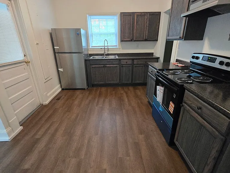 901 Montgomery Ave — Photo 8