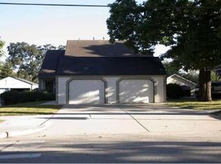 140A W Lincoln Ave, Barrington, IL 60010