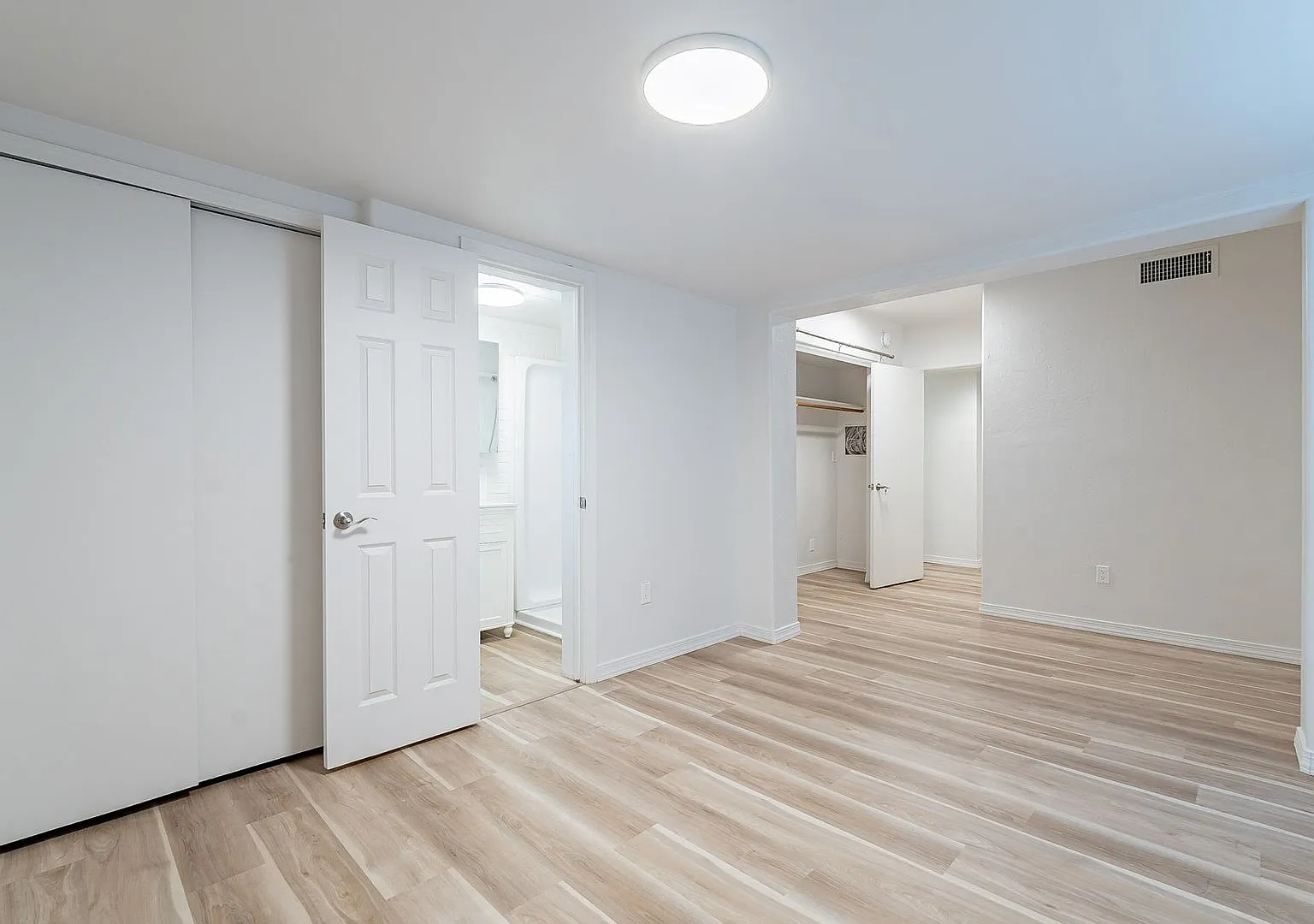 920 E. Elm St. — Photo 3