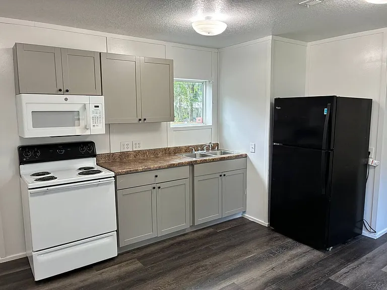 1416 Robin St — Photo 21