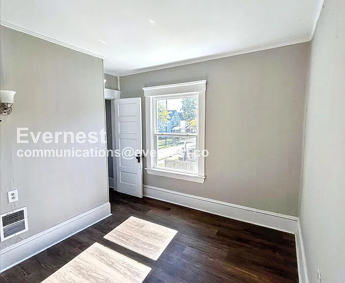 2216 E 82nd St — Photo 7