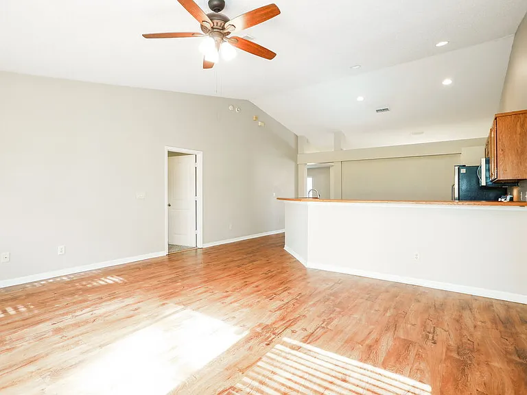 313 Johns Glen Dr — Photo 6