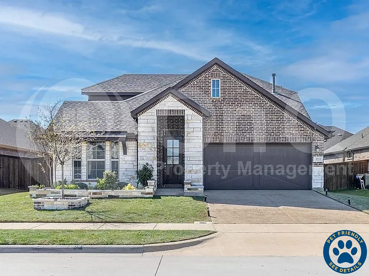 5 bed, 3.0 bath, 2876 sqft, $2,999 — Photo 1
