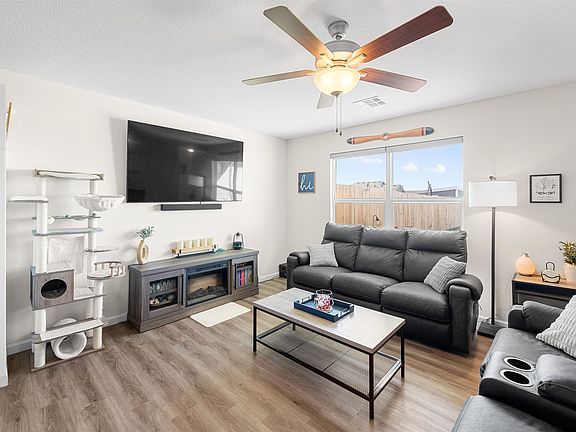 4th image of 1104 Harbor Dr
