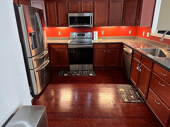 4th image of 3913 Radcliff Dr #134