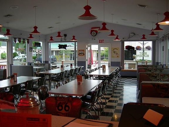 4th image of 506 W Railroad Ave