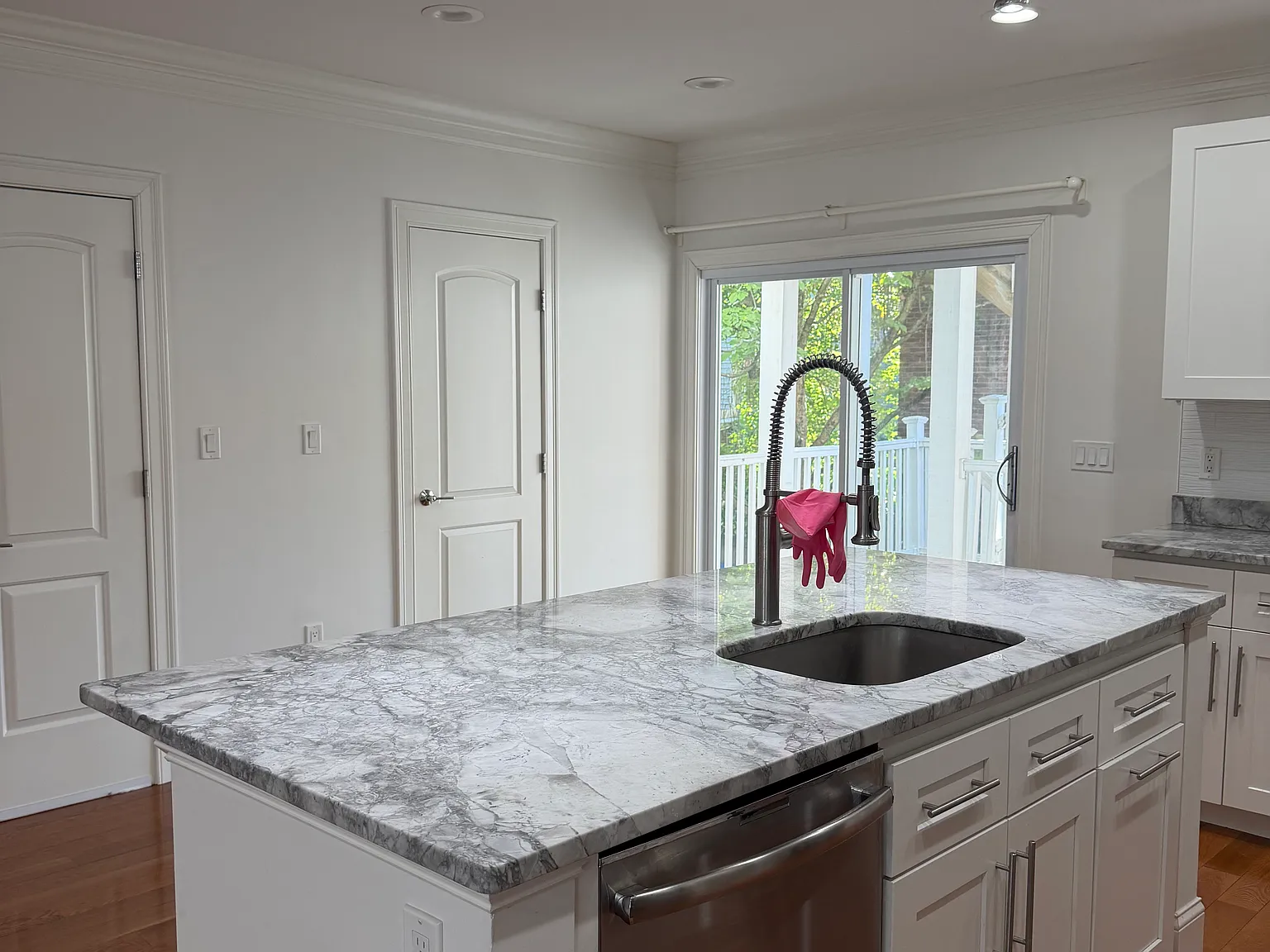 2 bed, 1160 sqft, $2,800 — Photo 2