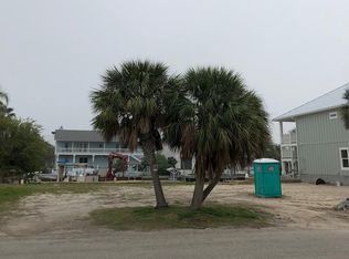 2 Aloha Ln, Rockport, TX 78382