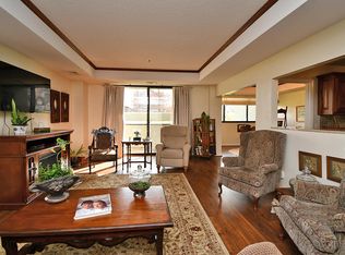 350 S John Q Hammons Pkwy APT 1A, Springfield, MO 65806