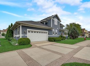 1610 Summit Hl, Eagan, MN 55122