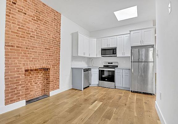 4th image of 1101 Putnam Ave #3